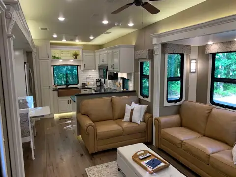 New Horizons RV Corporation in Junction City, KS