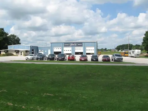 Johns Paint & Body in Lexington, IL