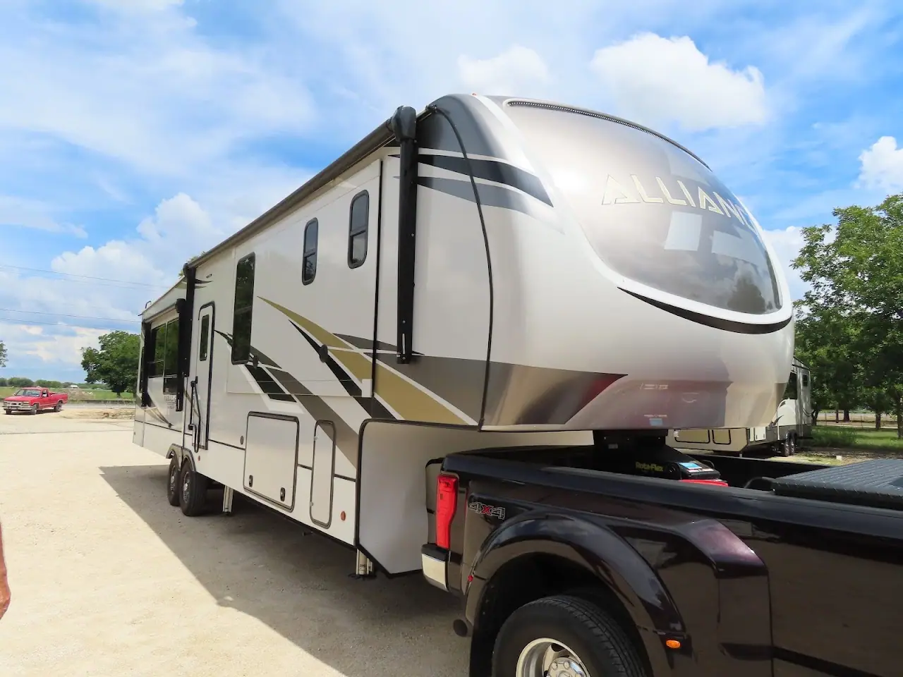 McQueeney Collision Inc, RV repair in New Braunfels