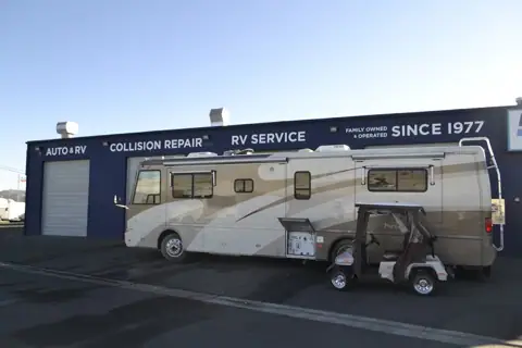 Paramount Auto Body & RV Center in Reno, NV