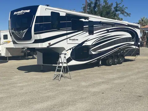 Bobby Wayne's RV Service and RV Storage photo 2