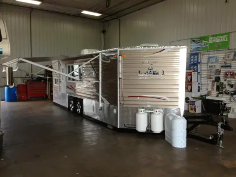 Custom Camper photo 3