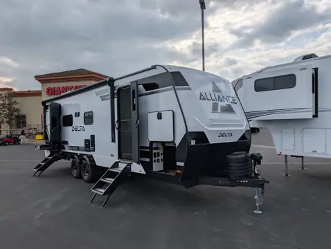 Giant RV - Murrieta photo 3