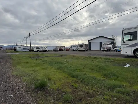 Oregon Light Truck & RV in White City, OR
