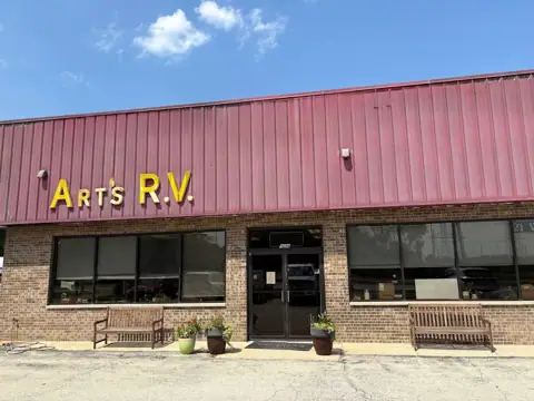 Art's RV in Glen Ellyn, IL
