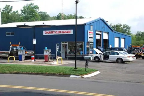 Country Club Garage in Wallingford, CT